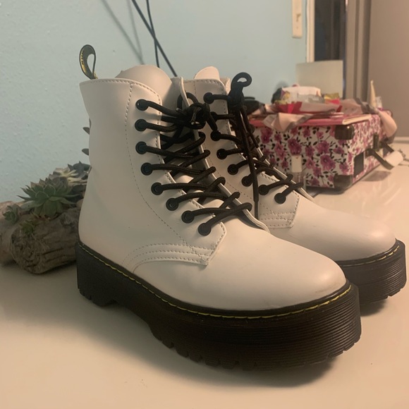 SOLD‼️ Platform Boots - Picture 3 of 5
